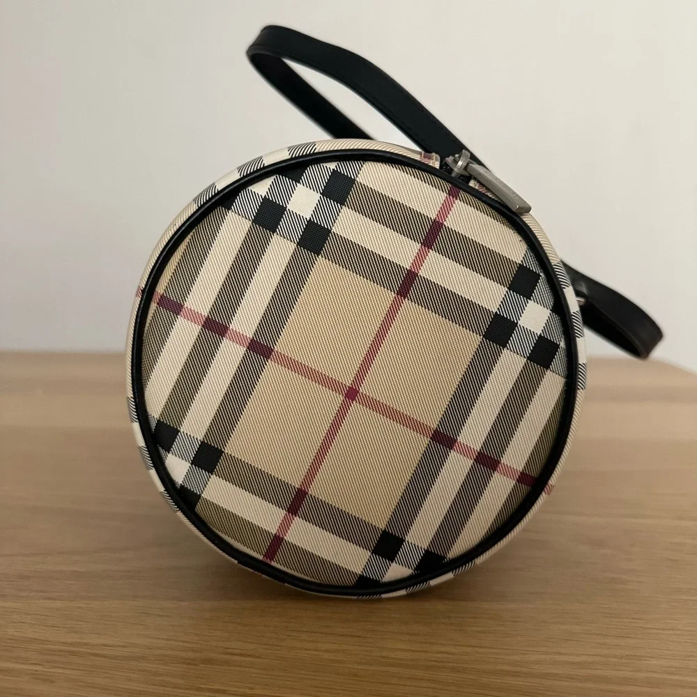 Burberry House Check Barrel bag black with dustbag - Picture 3 of 14